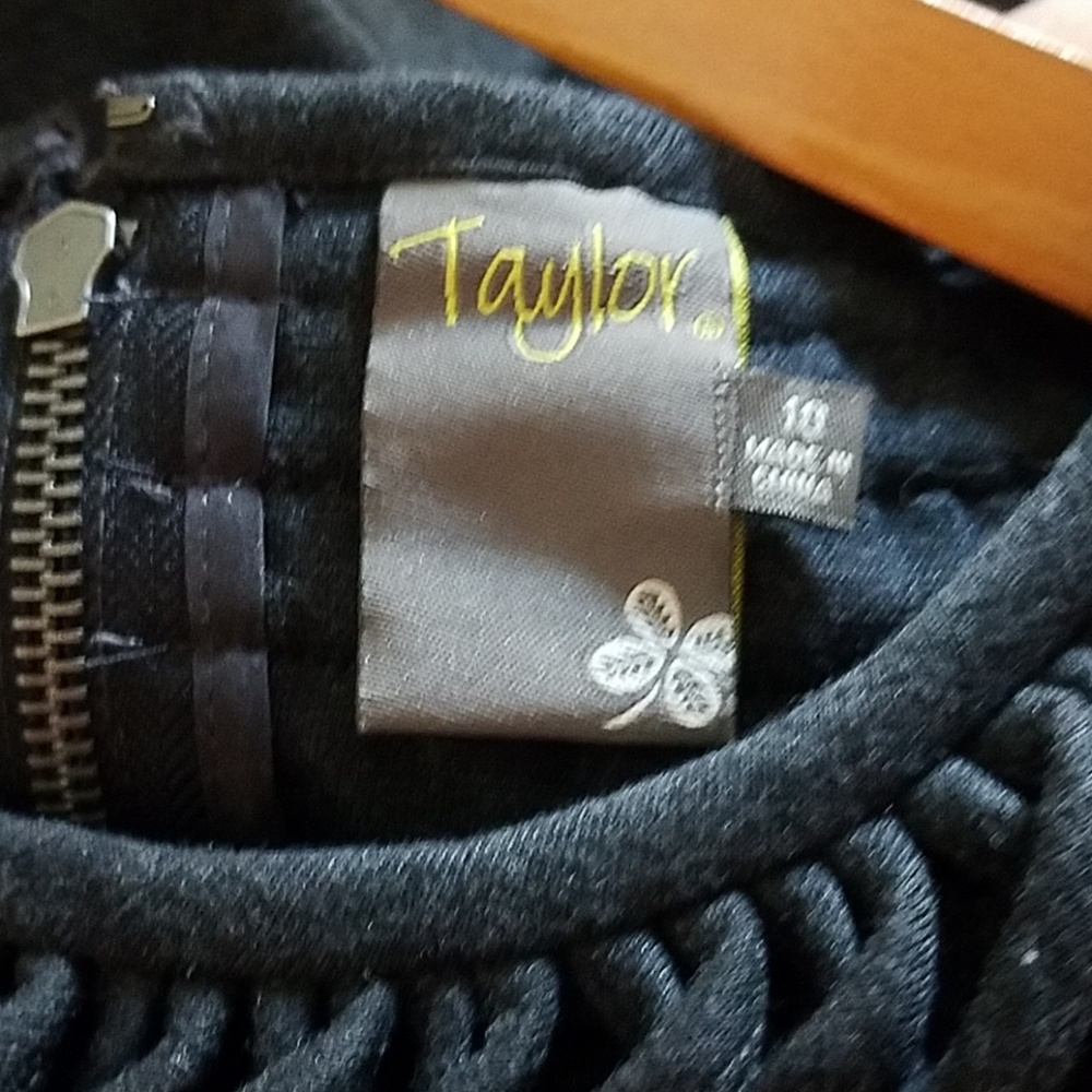 Lovely dress - Picture 4 of 6